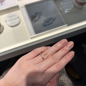 【LEGAN(レガン)の口コミ】 ピンクゴールドのラインが入っている結婚指輪を探していたのでこちらの指…