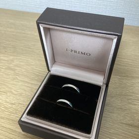 【アイプリモ(I-PRIMO)の口コミ】 女性用のリングには、中央にダイアモンドが5つ付いています。ダイアモンド…