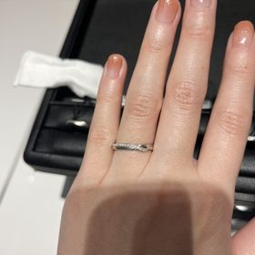 【エクセルコダイヤモンド(EXELCO DIAMOND)の口コミ】 この指輪を試着したきっかけは、当日担当いただいたスタッフの方に、少し…
