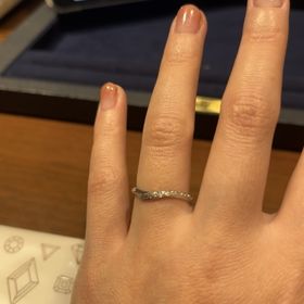 【FISCHER(フィッシャー)の口コミ】 当日担当いただいたスタッフの方に、人と変わったデザインの指輪がいいで…