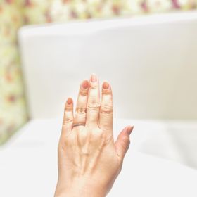 【4℃ BRIDAL(ヨンドシーブライダル)の口コミ】 色々試着させていただきましたが、指が短く太いので直線的なデザインの指…