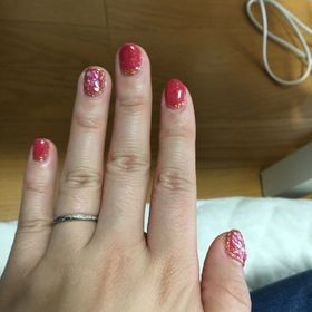 【銀座ダイヤモンドシライシの口コミ】 ダイヤモンドがラインで入っているのでどの角度から見ても輝いて見えて素…