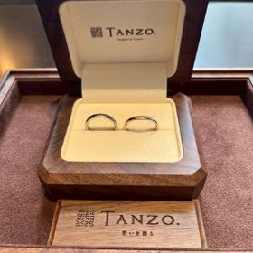 【TANZO.(鍛造指輪)の口コミ】 デザインは後から加工できるようにシンプルにしました。
シンプルなデザイ…