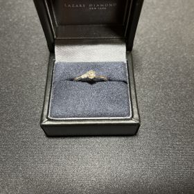 【ラザール ダイヤモンド(LAZARE DIAMOND)の口コミ】 【デザイン・テイスト・素材】
柔らかい雰囲気のウェーブ型で、メレダイヤ…