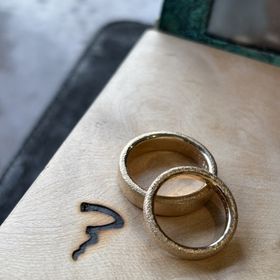 【ichi(イチ)の口コミ】 ブラウンゴールドという珍しい素材を使って作成頂いた指輪になります。
素…