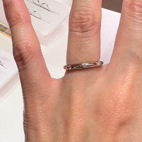 【ブルガリ(BVLGARI)の口コミ】 シンプルなストレートのマリッジリングです。3粒のダイヤモンドがついてい…
