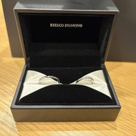 【エクセルコダイヤモンド(EXELCO DIAMOND)の口コミ】 着け心地が本当に良くて、ウェーブのデザインで指が綺麗に見えます！
中央…