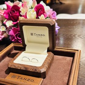 【TANZO.(鍛造指輪)の口コミ】 デザインを色々と組み合わせ、裏のストーンや文字の刻印など世界で一つだ…