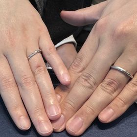 【銀座ダイヤモンドシライシの口コミ】 女性はどこから見てもダイヤモンドが見えてとてもきれいです。見方によっ…