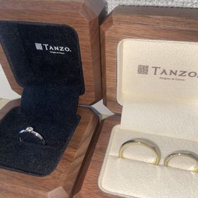 【TANZO.(鍛造指輪)の口コミ】 婚約指輪には中央にミル打ち、結婚指輪には上下にミル打ちを入れました
ど…