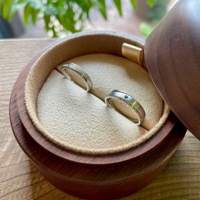 【COLANY(コラニー)】の口コミ デザインが可愛いいです！表にはおそろいの青いダイヤを、裏にはお互いのイ...