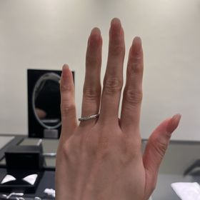 【エクセルコダイヤモンド(EXELCO DIAMOND)の口コミ】 指の形的にはウェーブが一番しっくりきましたが
ストレートでも流れるよう…