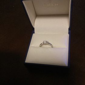 【GALA JEWELRY(ガラジュエリー)の口コミ】 エレガントで華やかなデザインなので、特別な日に身につけたくなるリング…