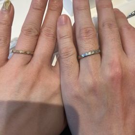 【AMOUR AMULET(アムール・アミュレット)の口コミ】 結婚指輪を購入する時に、最初はシンプルな指輪を見ていましたが段々と他…