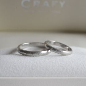 【CRAFY(クラフィ)の口コミ】 プラチナ900の指輪です。
1本の金属の棒を曲げるところから始まり、ガスバ…