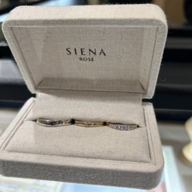 【SIENAROSE(シエナロゼ)の口コミ】 エタニティ系の婚約指輪を検討しており、結婚指輪と同ブランドのシエナロ…