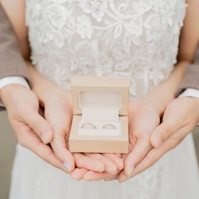 【uchimari(ウチマリ)の口コミ】 ウチマリ小箱というキットにて自宅で2人で作成しました。
まず指輪の色が6…