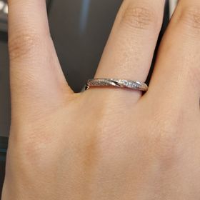 【エクセルコダイヤモンド(EXELCO DIAMOND)の口コミ】 とても珍しいデザインであったため。プラチナの部分とダイヤモンドの部分…