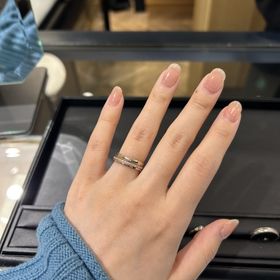 【SIENAROSE(シエナロゼ)の口コミ】 普段使い出来る婚約指輪を探しており、重ね付けしやすいデザインのこちら…