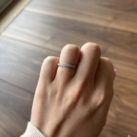 【宝寿堂(ほうじゅどう)の口コミ】 華奢だけど、ダイヤの存在感があります。
光に当たるとキラキラで見る度に…