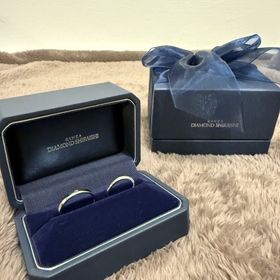 【銀座ダイヤモンドシライシの口コミ】 丸みがあって着け心地が良いです。シンプルだけど斜めに入ったダイヤモン…