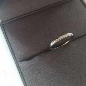 【BOASORTE(ボアソルテ)の口コミ】 指輪の幅がとても細く、ゴツゴツした私の指にはめてもスッキリと見えます…