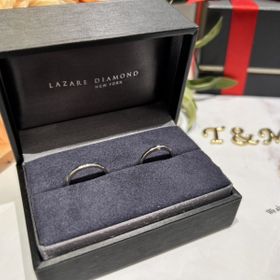 【ラザール ダイヤモンド(LAZARE DIAMOND)の口コミ】 縦三面にダイヤモンドが付いたデザインを選びました。シンプルでありなが…