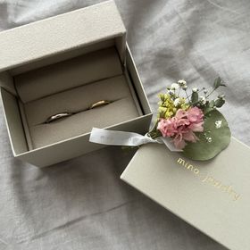 【mina.jewelry(ミナジュエリー)の口コミ】 とにかくシンプルなデザインがよく、お店で色々と相談しながら決めました…