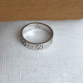 【グッチ(GUCCI)の口コミ】 シンプルなものを探していました。カルティエやティファニーも色々と見て…