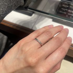 【エクセルコダイヤモンド(EXELCO DIAMOND)の口コミ】 形はストレートですが、ねじりが入っていることでシンプル過ぎないところ…