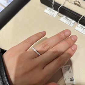 【ショパール(Chopard)】の口コミ ショパールのアイスキューブ ハーフエタニティリングを購入しました。
も...