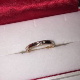 【4℃ BRIDAL(ヨンドシーブライダル)の口コミ】 もともと4°Cが好きで、店舗を訪れた時に一目惚れして買いました。シン…