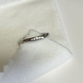 【アイプリモ(I-PRIMO)の口コミ】 着け心地が良く指になじむ感じがあります。普段指輪をしていなくても違和…