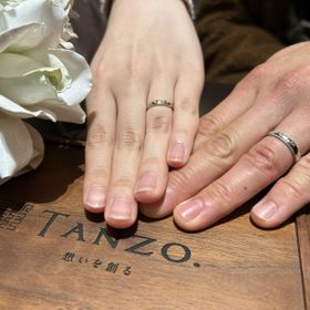 【TANZO.(鍛造指輪)の口コミ】 シンプルだけど、世界に一つだけの指輪。
表にはペットや好きな動物、ダイ…