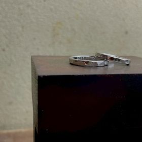 【ichi(イチ)の口コミ】 オリジナルデザインで、鎚目を半分いれてもらいました。号数の違いにあわ…