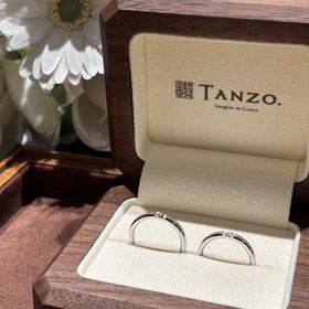 【TANZO.(鍛造指輪)の口コミ】 平甲丸ストレートのシンプルな指輪ながらも、中央ミルが程よいアクセント…