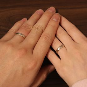 【SIGN(サイン)の口コミ】 最初は少しゴールドが入ると、派手になるのではないかと余っていましたが…