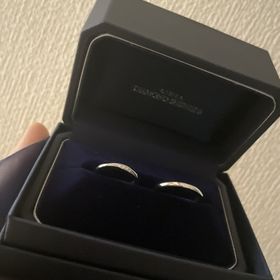 【銀座ダイヤモンドシライシの口コミ】 妻の指輪は斜めにダイヤモンドがあしらわれたデザインで、銀座ダイヤモン…