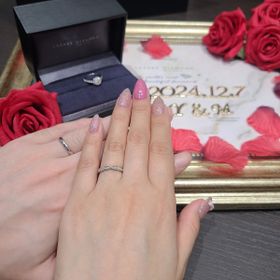 【ラザール ダイヤモンド(LAZARE DIAMOND)の口コミ】 ウィズは、ワンポイントでVカットが入っており、指が長く見えます！単体で…