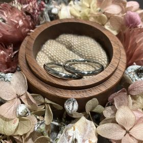 【鎌倉彫金工房の口コミ】 シンプルなデザインですが、しっかり光沢と存在感があり、風合いも心地良…