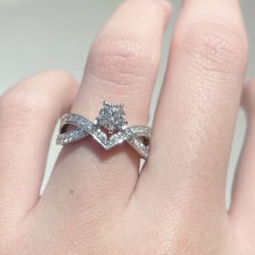 【ショーメ(CHAUMET)の口コミ】 他のブランドにはないティアラのようなデザインが気に入りました。精巧な…