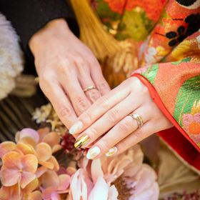 【俄(にわか)の口コミ】 婚約指輪は初桜で枝と桜をイメージしたデザインが可愛い。内側にピンクダ…