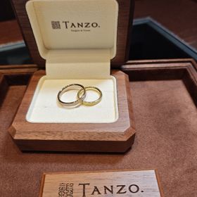 【TANZO.(鍛造指輪)の口コミ】 珍しいオリジナルカラーと段落とし＋えぐりのデザインが気に入っています…