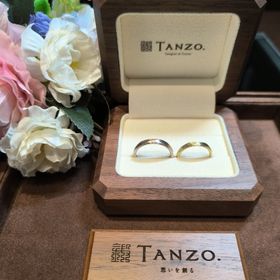 【TANZO.(鍛造指輪)の口コミ】 デザイン→平打ちストレートで右上がりに一周六面抉りを入れ、粗梨地…