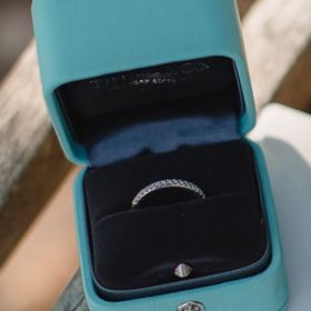 【ティファニー(Tiffany & Co.)の口コミ】 オススメポイント4つ
1.シンプルなデザインです。
2.どの服装にも合う指輪…