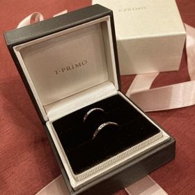【アイプリモ(I-PRIMO)の口コミ】 とてもシンプルでかつ、ささやかな感じでダイヤが煌めいている指輪で気に…