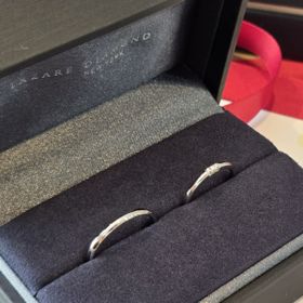 【ラザール ダイヤモンド【取扱店販売】の口コミ】 男性用はとにかくシンプルなものを、女性用も重ね付けするために少しシン…