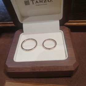【TANZO.(鍛造指輪)の口コミ】 シンプルな指輪を探していて、ネット検索していて見つけました。普段着で…
