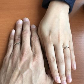 【Crown&Tiara(クラウン アンド ティアラ)】の口コミ 自分は指輪の違いはよくわからないもので、妻に選ばせて、デザインと色が気...