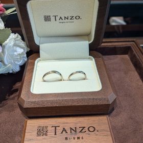 【TANZO.(鍛造指輪)の口コミ】 2本それぞれで色味を少し変えて着けた時に指に馴染むようにしました。ゴー…